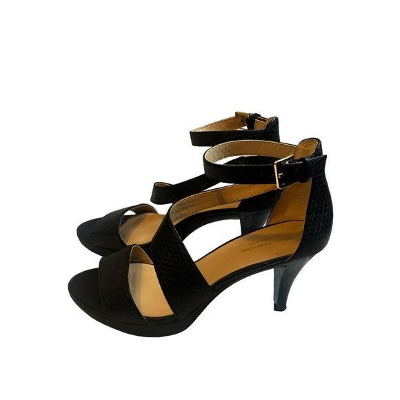 ANDREW MARC BRAND  NEW YORK NEW BLACK STRAP WOMEN PUMP SHOE SIZE 7 BLACK - Picture 1 of 7